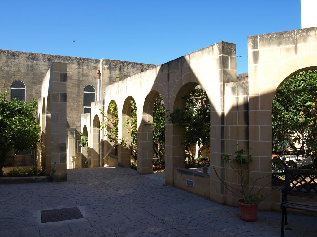 Rivotorto Retreat House Hotel Birkirkara Exterior photo